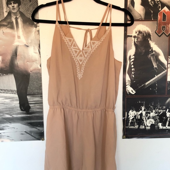 norah great condition geometric beige romper - Picture 1 of 3